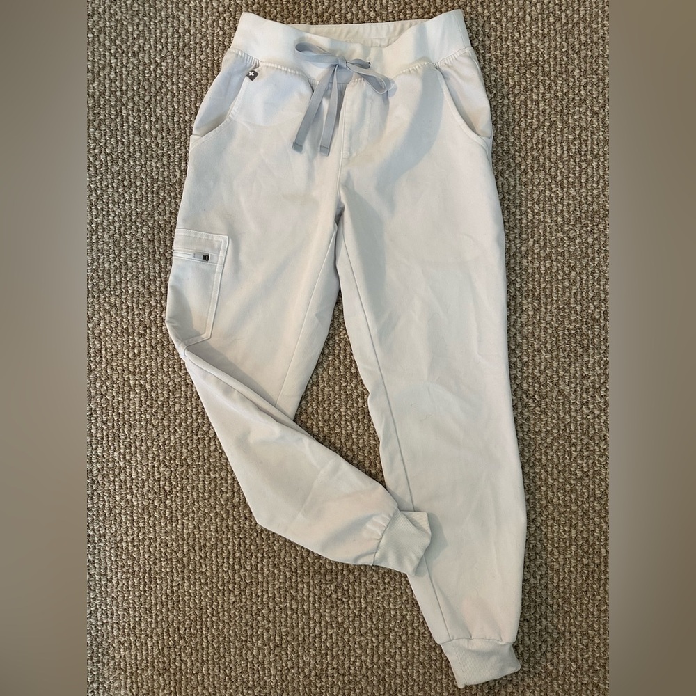 FIGS Women’s Jogger Style Scrub Pant - WHITE